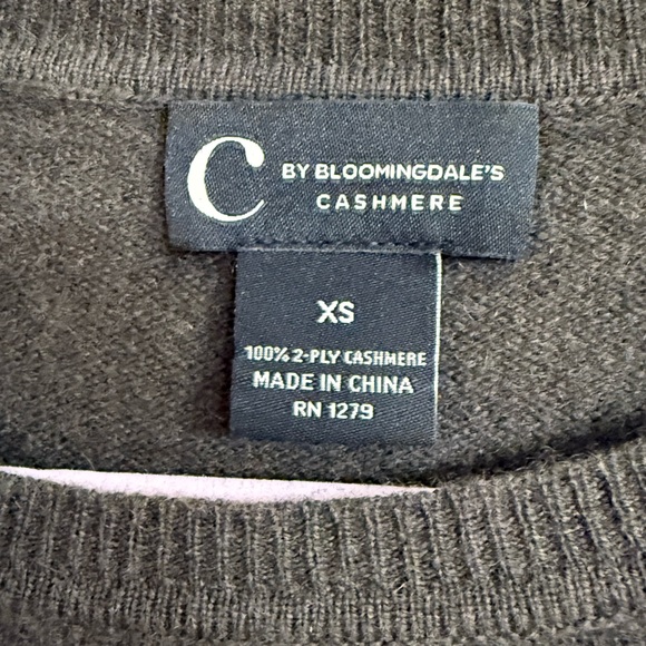 Cashmere Bloomingdale's Cashmere Sweater in Dark Olive Size XS never used - Picture 2 of 4